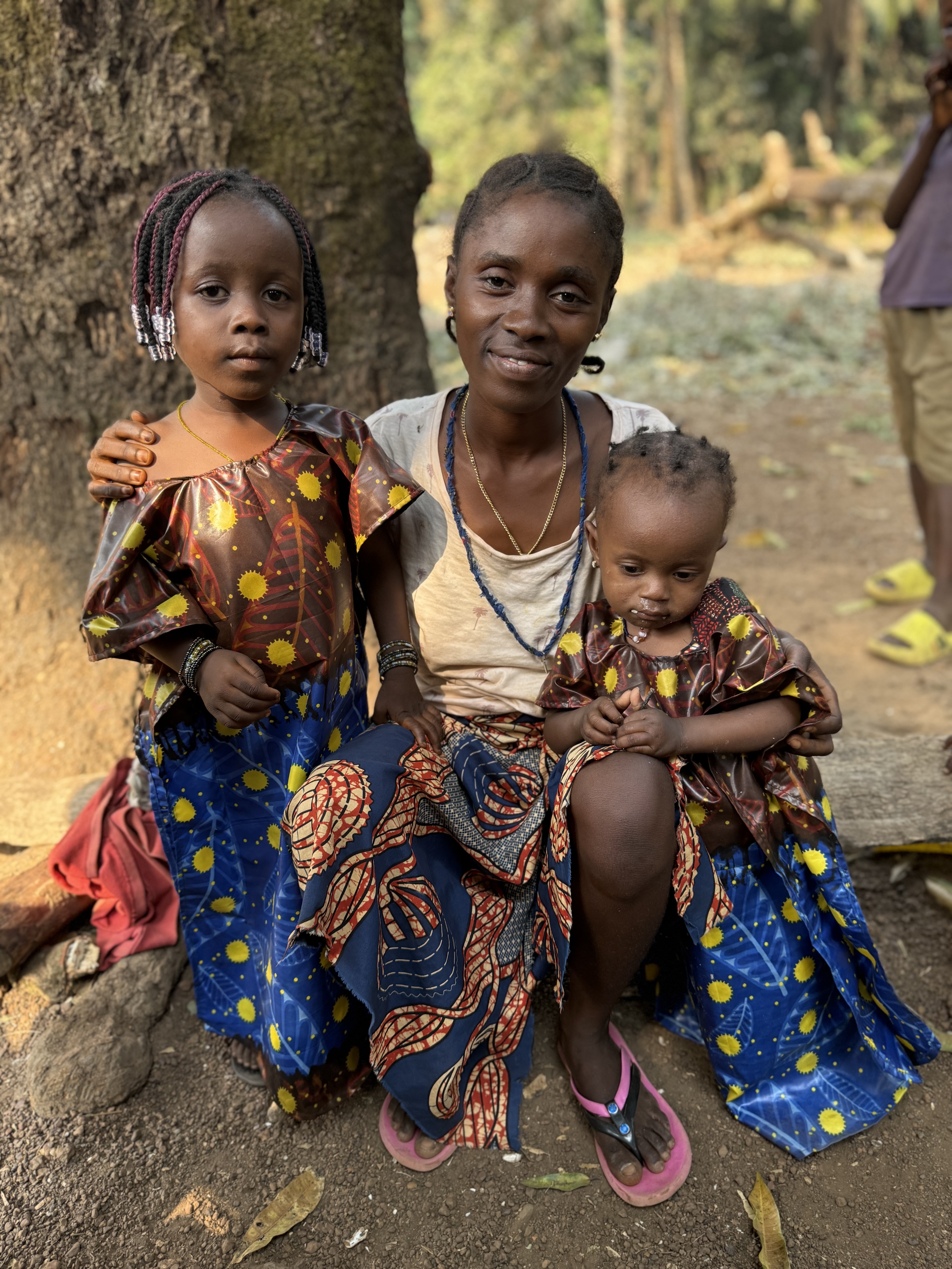 Moeder met kinderen in Sierra Leone